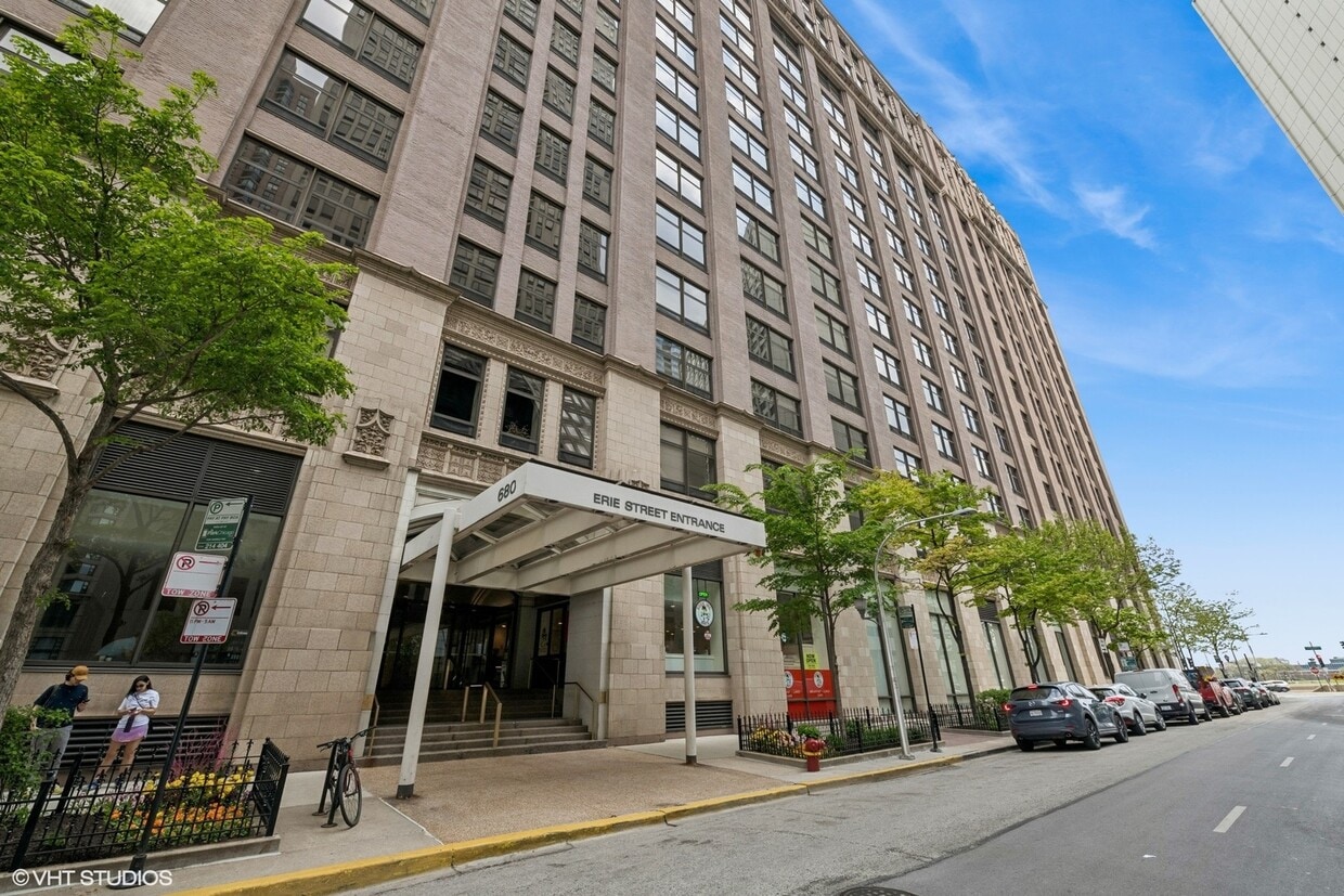 Primary Photo - 680 N Lake Shore Dr