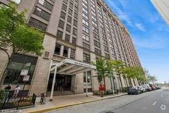 Building Photo - 680 N Lake Shore Dr