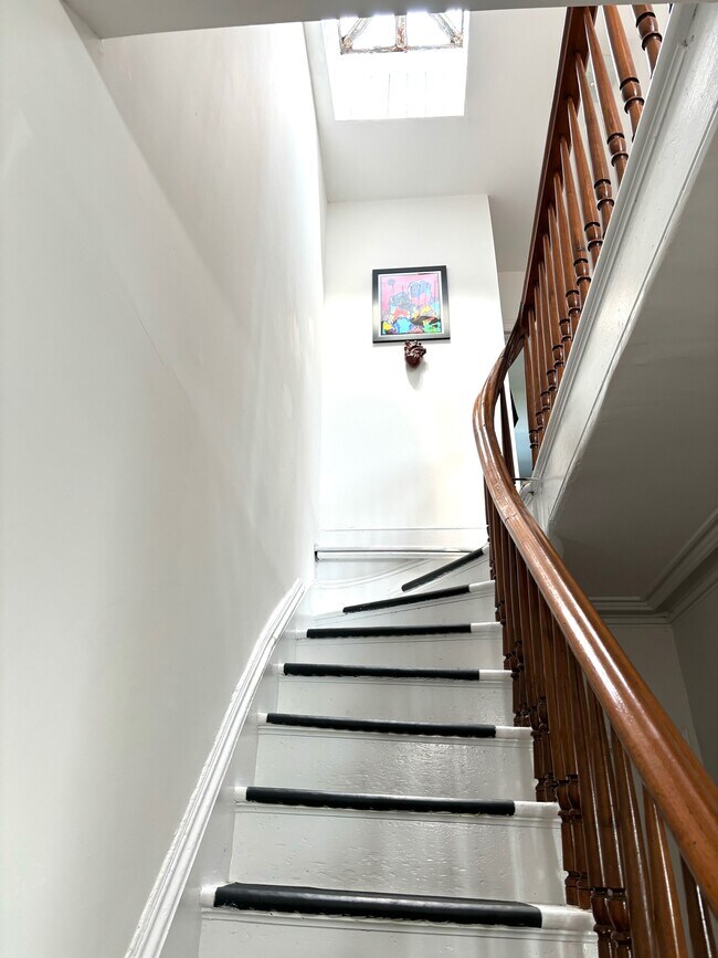 Building Photo - 66 Lafayette St