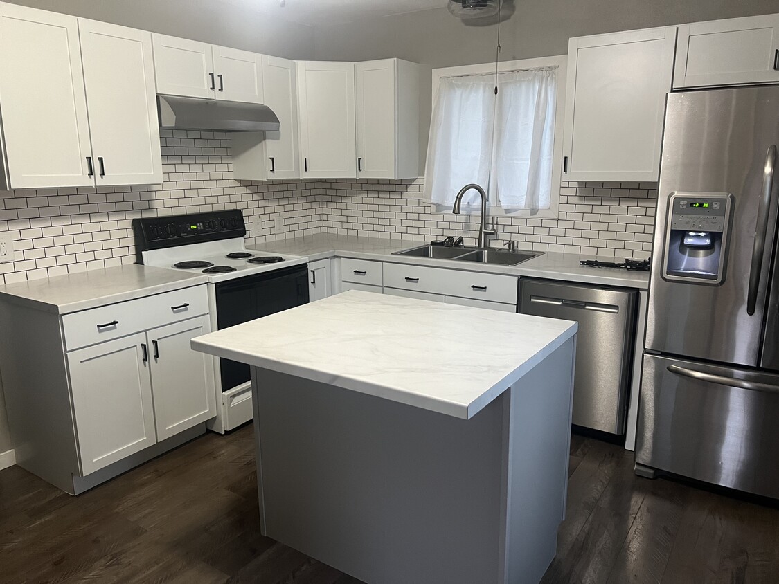 Foto principal - 120 S Foster St