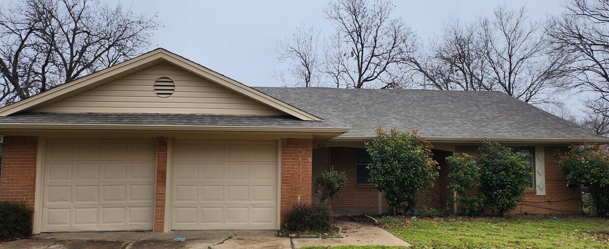 Photo - 806 British Blvd (Grand Prairie, TX)