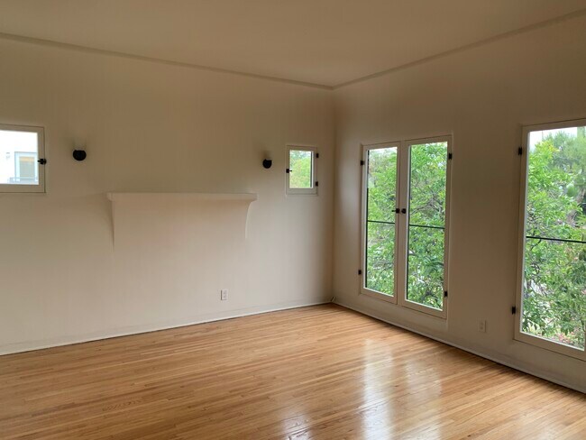 Living Room - 3109 Silver Lake Blvd