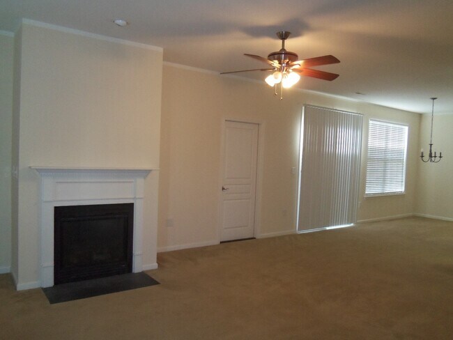 Foto del edificio - Beautiful Condo in Ridgely Manor