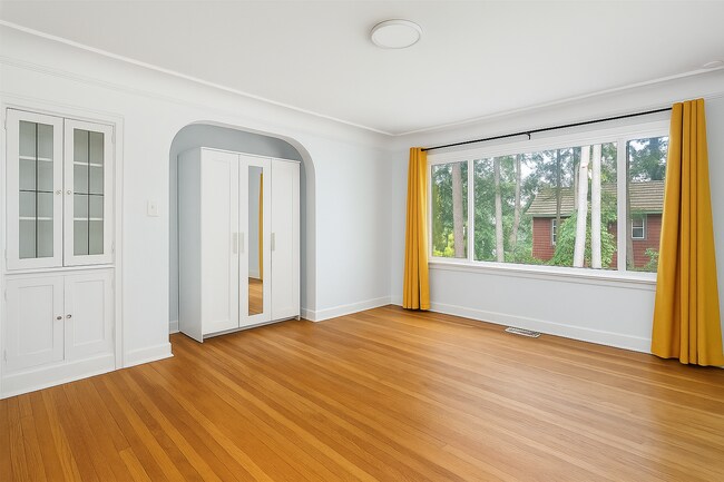 Photo - 710 Prospect Ave N House