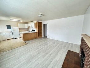 Building Photo - 758 Woodford Ave N