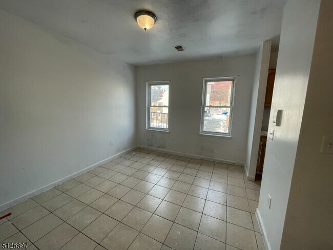 Building Photo - 154 Elizabeth Ave