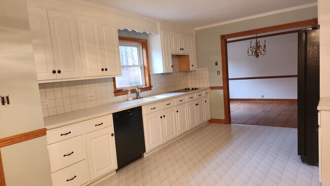Building Photo - 1118 Mineral Springs Rd