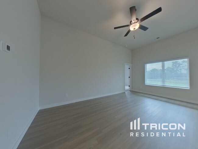 Building Photo - 1213 Crested Iris St