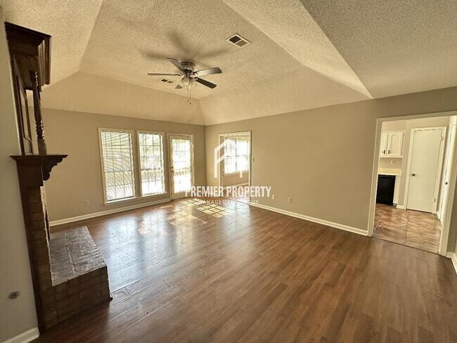 Foto del edificio - 5324 Sleepy Oak Cove