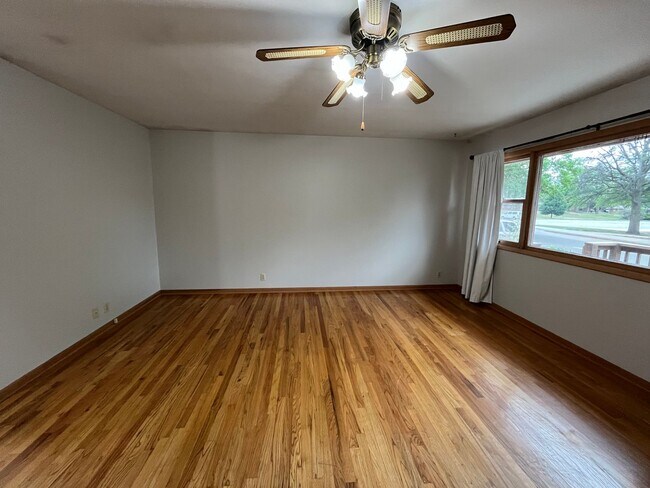 Building Photo - Charming 4 Bedroom Home Coming In June! $2...