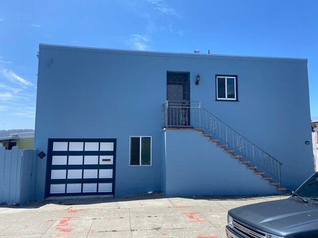 Building Photo - 1395 Oakdale Ave