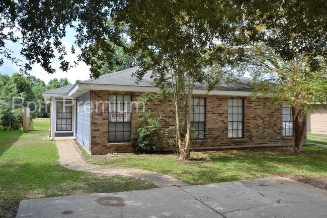 Building Photo - 1128 Willow Creek Dr