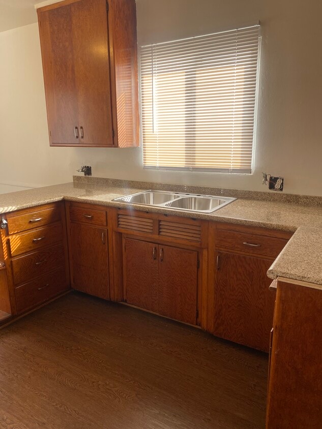 Foto principal - 4380 W 136th St