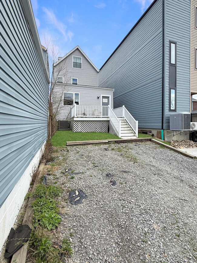 Building Photo - 239 N Aiken Ave