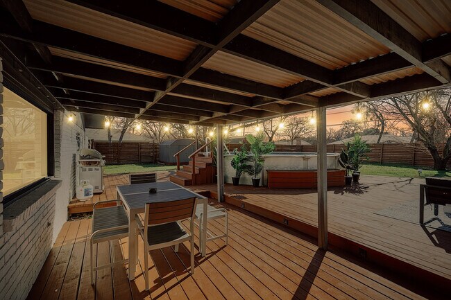 Foto del edificio - 313 Melorine Dr