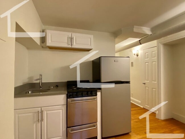 Photo - Nicely updated basement level unit in the ... House