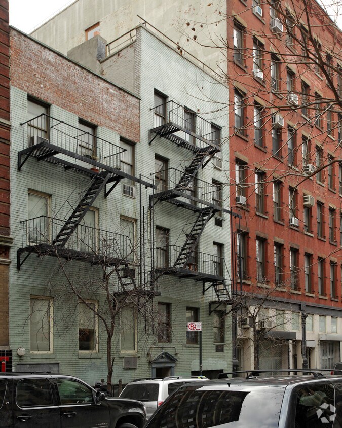 Building Photo - 106 Thompson St