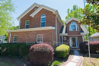 Building Photo - 340 Bedford Dr