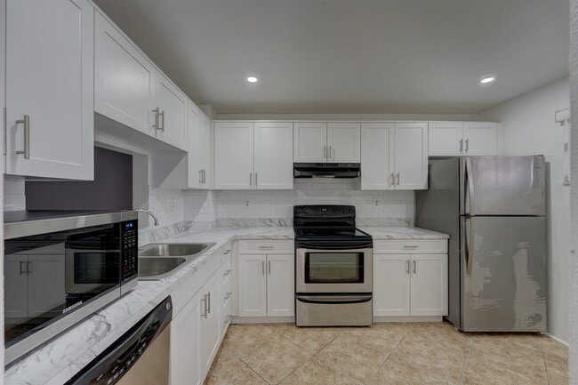 Building Photo - 1200 NW 87th Ave