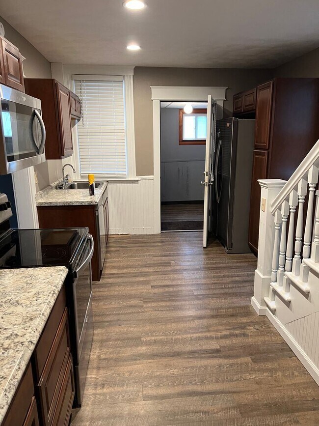 Foto del edificio - 4 br, 1 bath House - 903 W. 9th St
