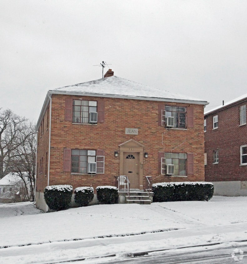 Building Photo - 246 BASSWOOD Ave