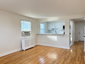 Building Photo - 34 E 7th St