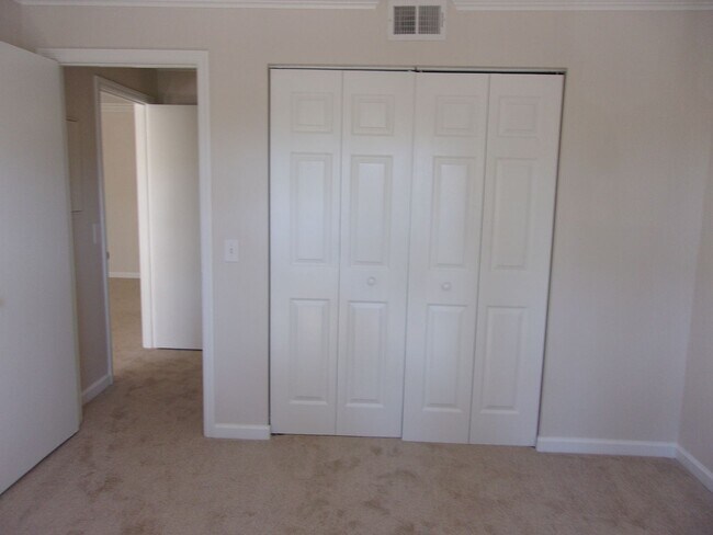 Building Photo - 2 Bedroom / 2 Bathroom @ Forest Cove