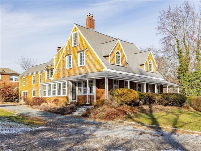 Building Photo - 141 Highland St