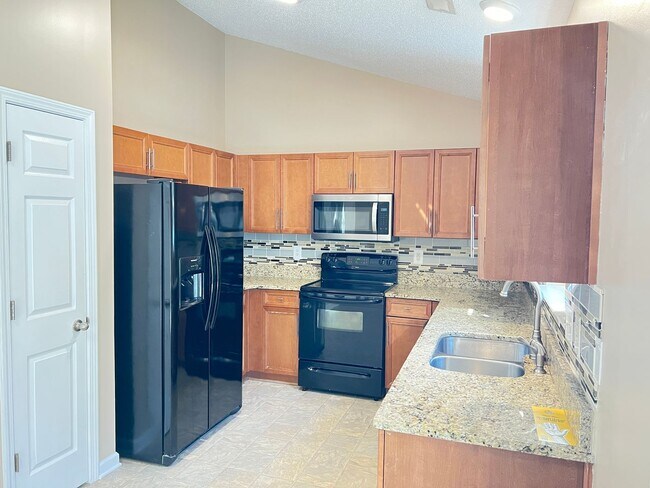 Building Photo - In ground POOL! This three-bedroom home near Hwy. 31 and Hwy. 544 is Available NOW!