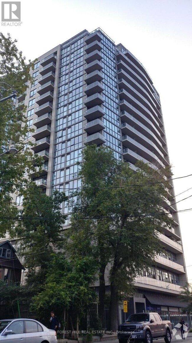 Building Photo - 530-P530 St Clair Ave W