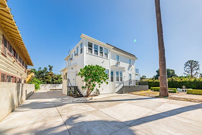 Photo - 2943 Walton Ave Apartment