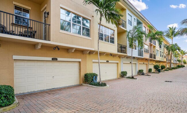 Foto del edificio - 11810 Valencia Gardens Ave