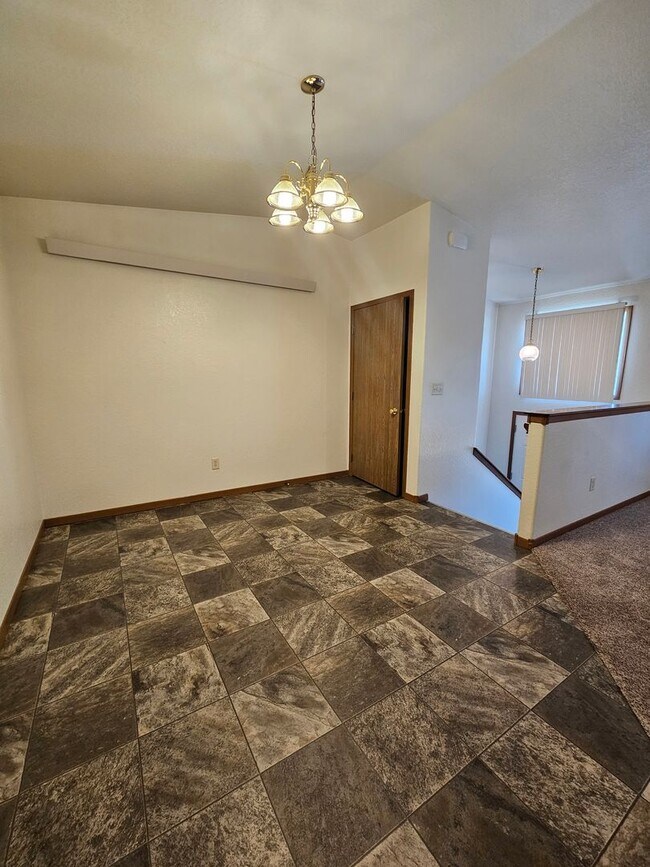 Foto del edificio - 2 BED | 2 BATH | TOWNHOME | WEST