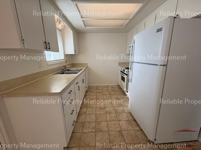 Foto del edificio - 1387 Elizabeth Cir