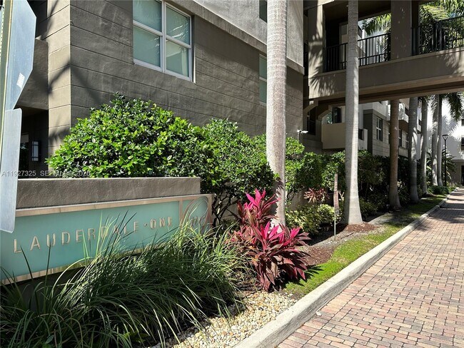 Foto del edificio - 2401 NE 65th St