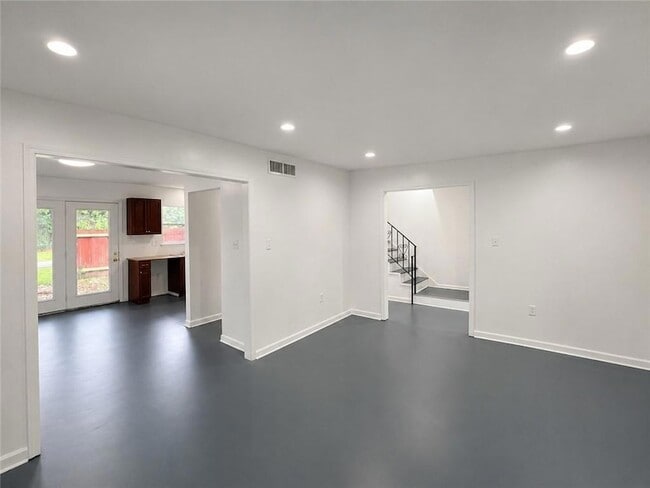 Building Photo - 7702 Belcrest Pl
