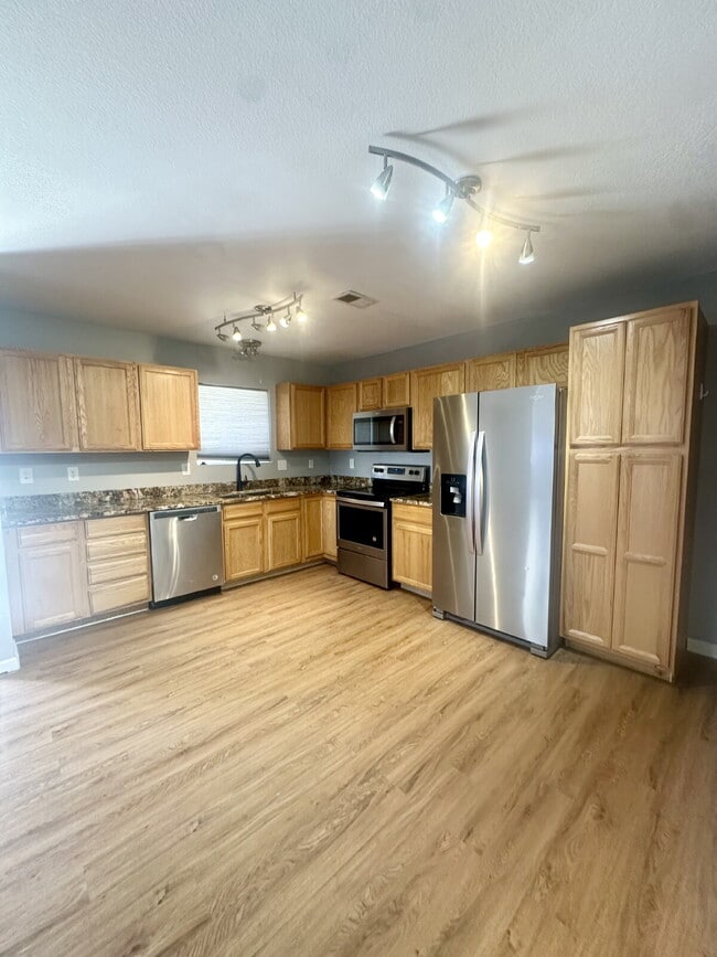 Foto del edificio - 216 Country West Rd