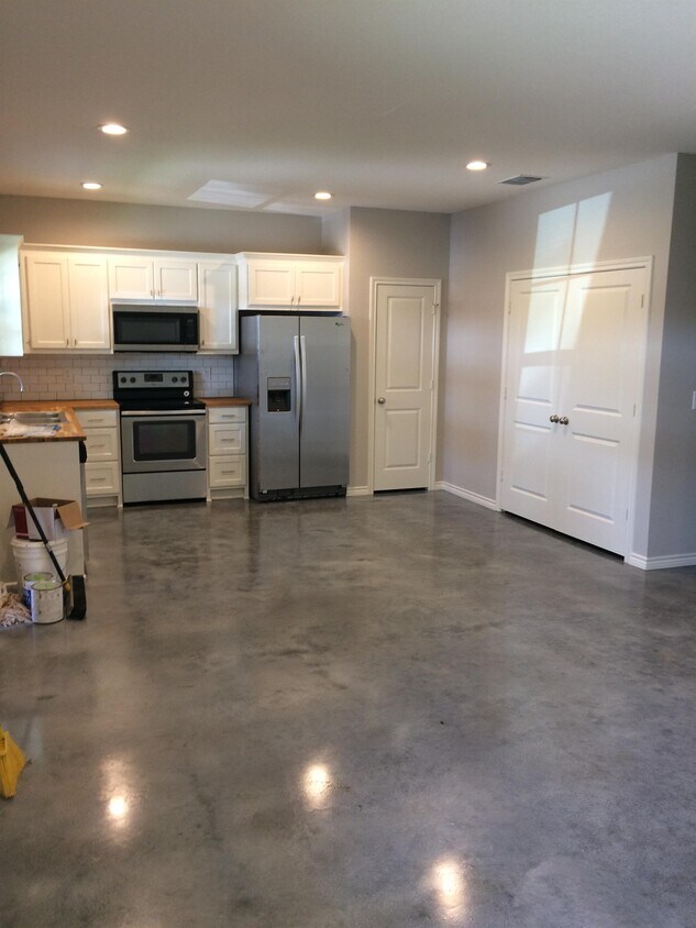 Primary Photo - 10071 Shadow Wood Cir