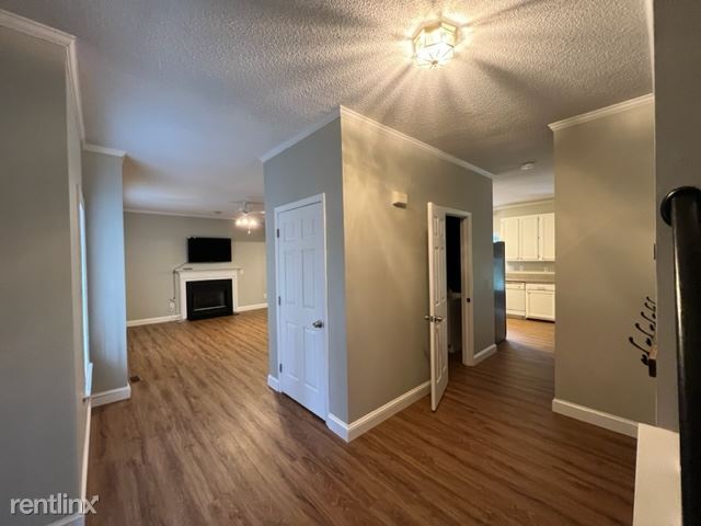 Building Photo - 4 br, 2.5 bath House - 4409 Laurel Run Dr ...