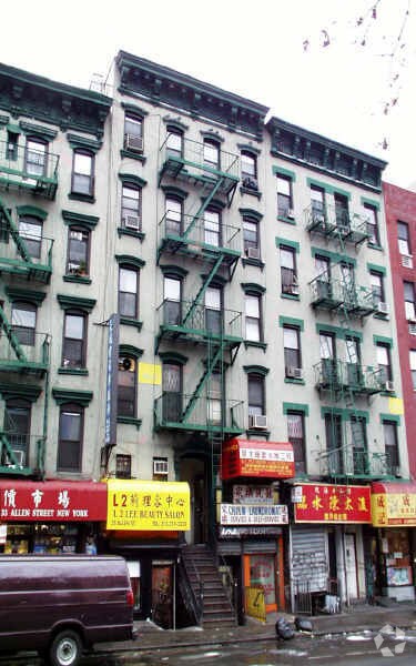 Building Photo - 35 Allen St