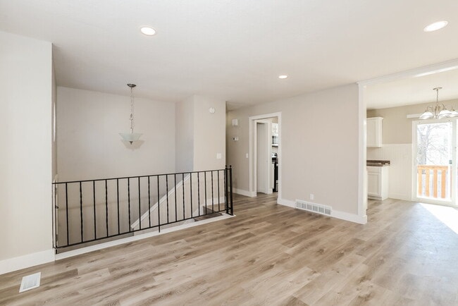 Building Photo - 5575 Snapdragon Cove