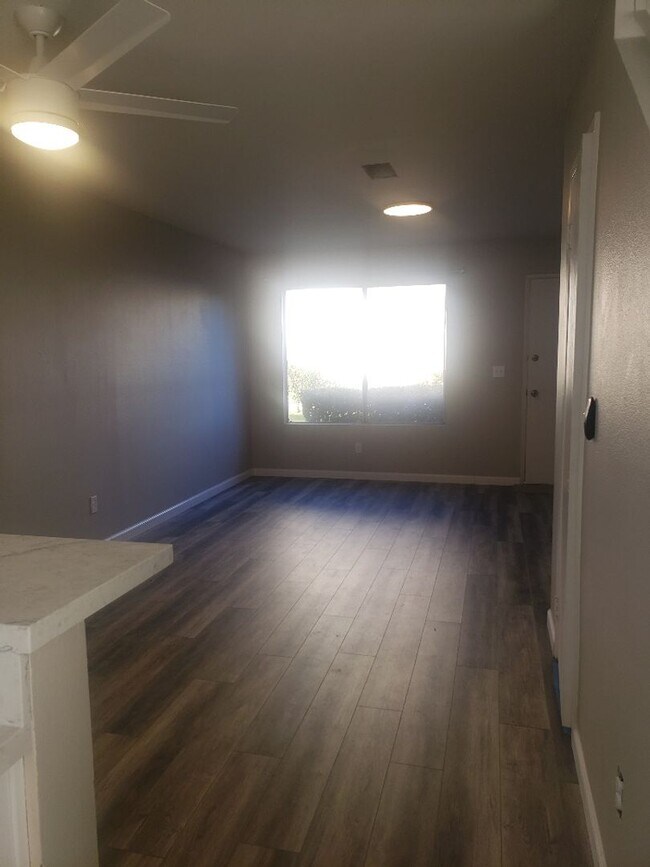 Foto del edificio - Well Appointed Condo with private yard!