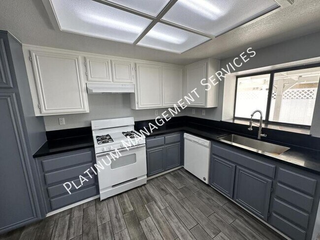 Foto del edificio - 4206 E Ave Q14