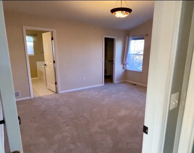 Building Photo - 13648 Parkview Pl