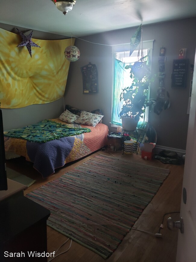 Building Photo - 3 br, 1 bath House - 708 E 6th Street