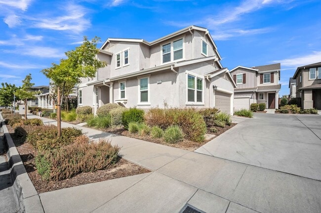 Photo - 2333 Aerostar Way House