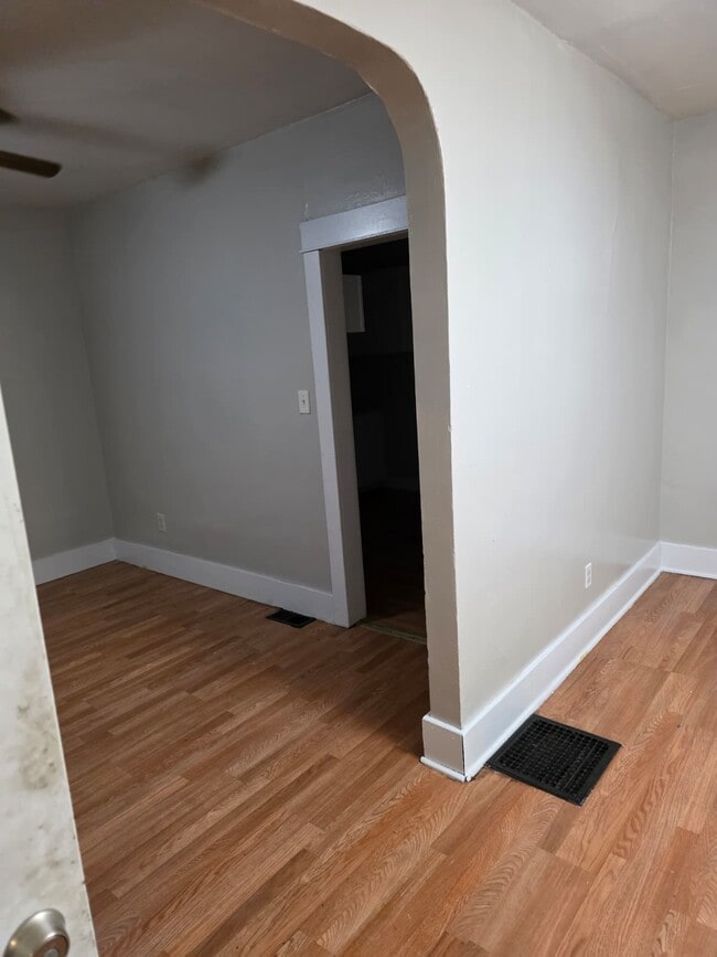 Building Photo - 458 S Kilmer St