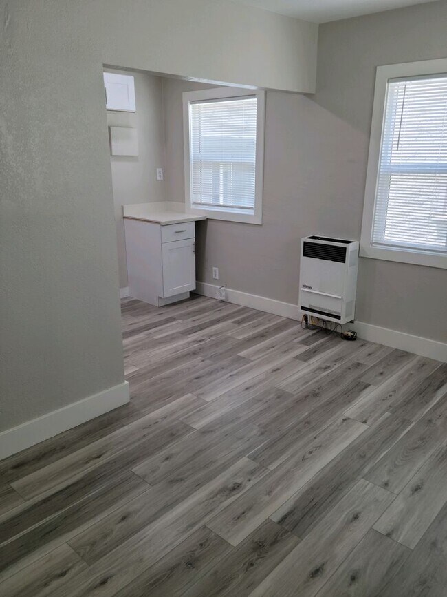 Foto del edificio - COMING MAY 4th Completley remodeled  individual Casitas casa