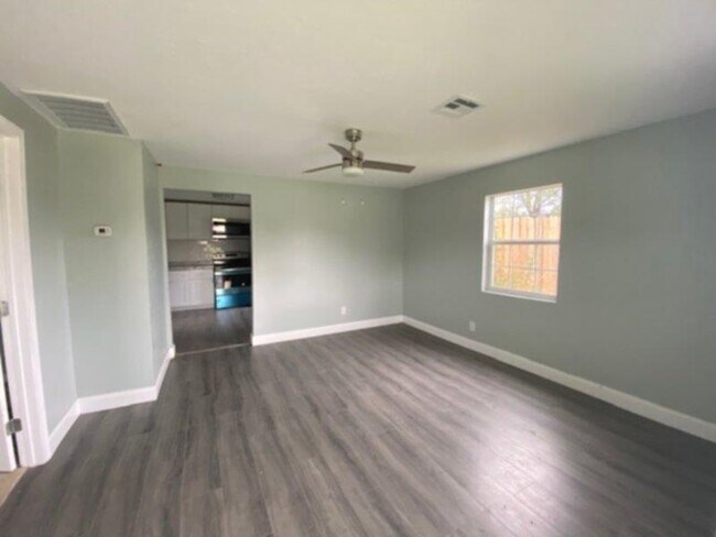 Foto del edificio - 1414 SW H Ave