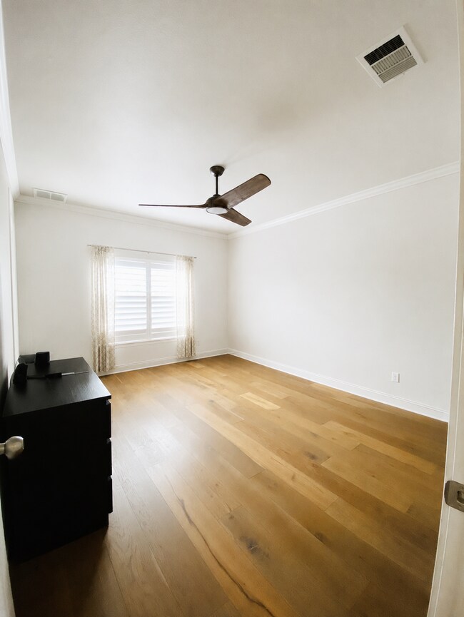 Dormitorio principal vacío - 2401 Lightfoot Trl